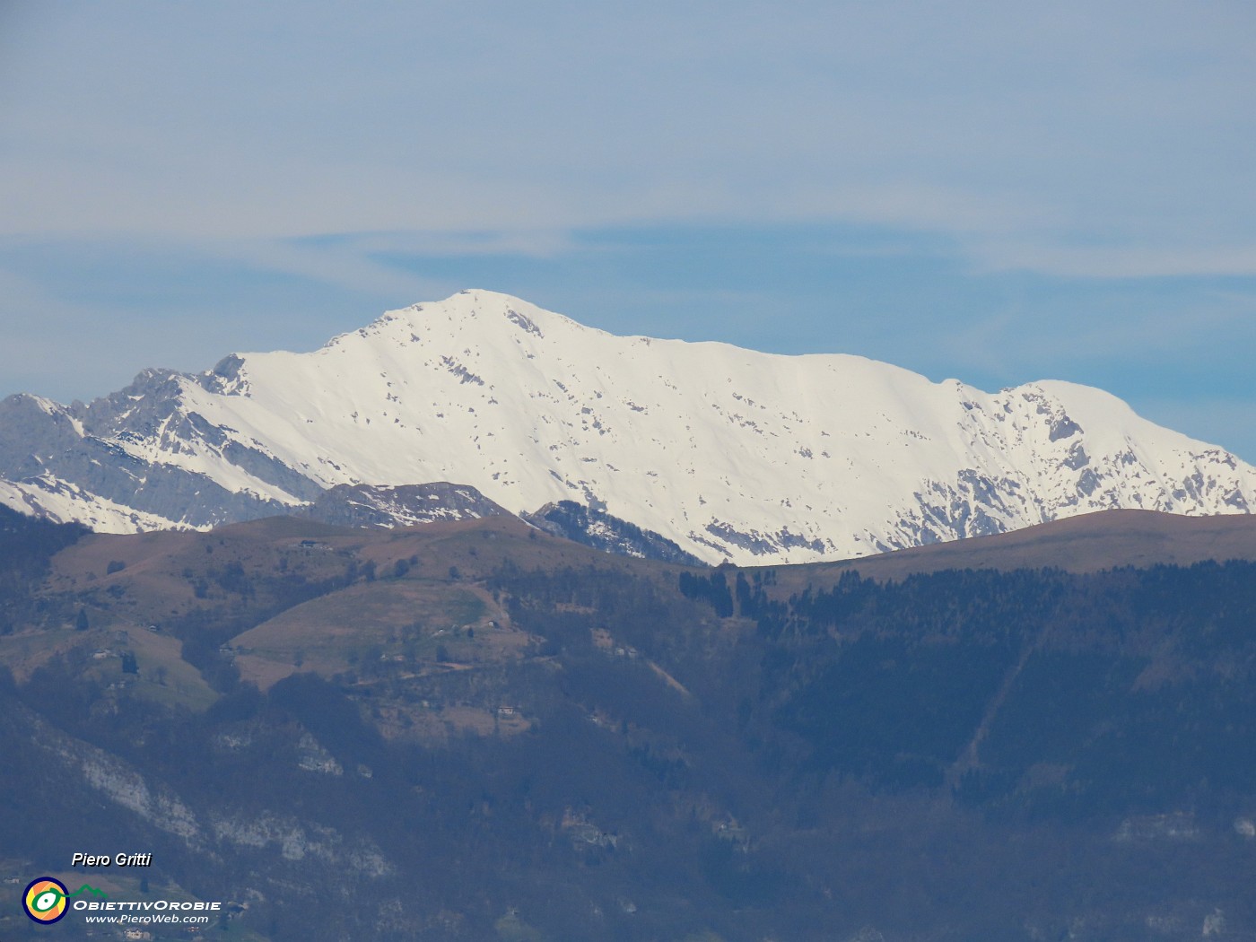 57 Zoom in Grignone con la cima carica di neve.JPG